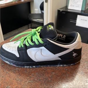 Nike SB Dunk Low Staple Panda Pigeon